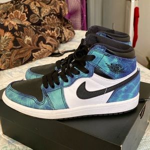 Jordan 1s High little kids size 2